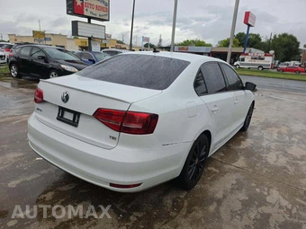 2015 Volkswagen Jetta Sport – miniatura 3