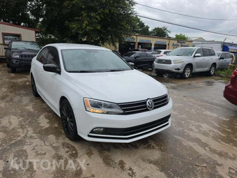 2015 Volkswagen Jetta Sport – miniatura 4