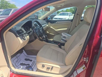 2015 Volkswagen Passat 1.8T Limited Edition - miniatura 3