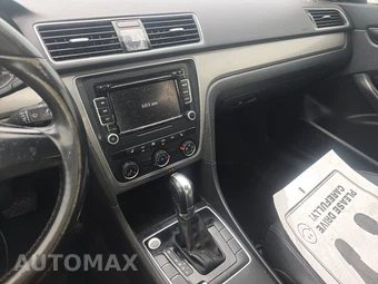 2015 Volkswagen Passat 1.8T Limited Edition – miniatura 11