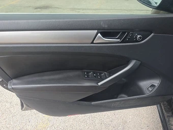 2015 Volkswagen Passat 1.8T Limited Edition – miniatura 9