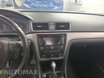2015 Volkswagen Passat 1.8T Limited Edition – miniatura 11