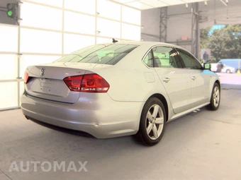 2015 Volkswagen Passat 1.8T Limited Edition – miniatura 4