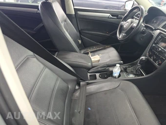 2015 Volkswagen Passat 1.8T Limited Edition – miniatura 8