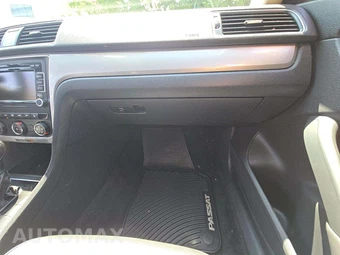 2015 Volkswagen Passat 1.8T Limited Edition – miniatura 16