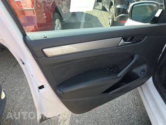 2015 Volkswagen Passat 1.8T S – miniatura 9