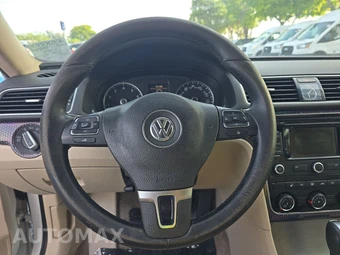 2015 Volkswagen Passat 1.8T SE w/Sunroof & Navigation - miniatura 10