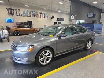 2015 Volkswagen Passat 1.8T SE w/Sunroof & Navigation