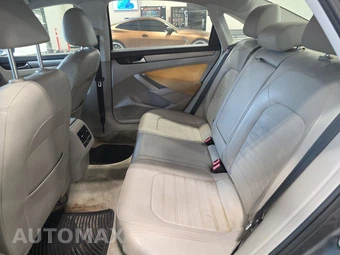 2015 Volkswagen Passat 1.8T SE w/Sunroof & Navigation – miniatura 13