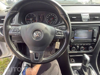 2015 Volkswagen Passat TDI SE w/Sunroof - miniatura 7
