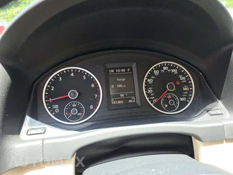2015 Volkswagen Tiguan SE – miniatura 9
