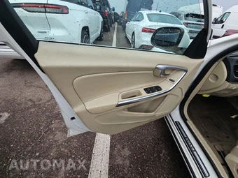 2015 Volvo S60 T5 Premier – miniatura 9