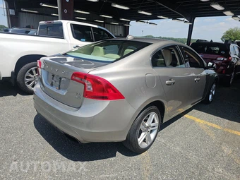 2015 Volvo S60 T5 Premier – miniatura 4
