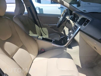 2015 Volvo S60 T5 Premier – miniatura 8