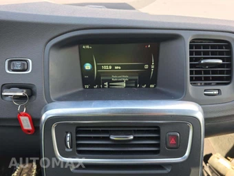 2015 Volvo V60 Cross Country T5 Platinum – miniatura 10