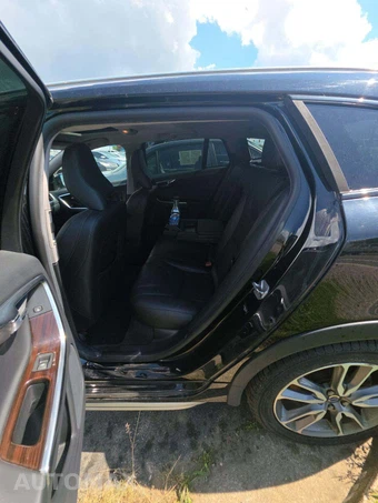2015 Volvo V60 Cross Country T5 Platinum – miniatura 13