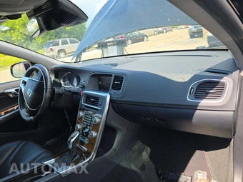 2015 Volvo V60 Cross Country T5 Platinum – miniatura 19