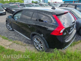 2015 Volvo V60 Cross Country T5 Platinum – miniatura 2