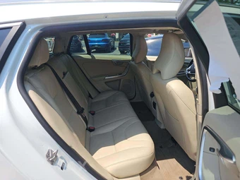 2015 Volvo V60 T5 Premier Plus – miniatura 16