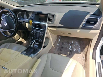 2015 Volvo V60 T5 Premier Plus – miniatura 19