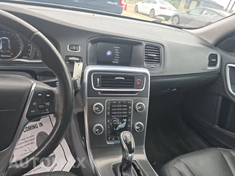 2015 Volvo V60 T5 Premier – miniatura 11