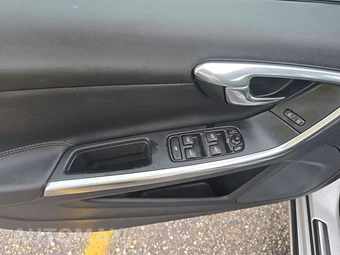 2015 Volvo V60 T5 Premier – miniatura 9