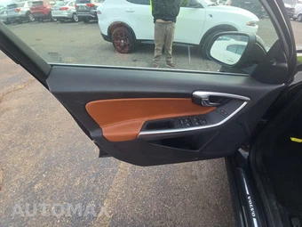 2015 Volvo V60 T5 Premier – miniatura 9