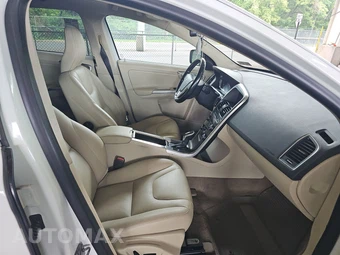 2015 Volvo XC60 3.2 Premier Plus – miniatura 14