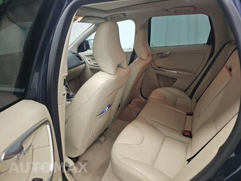 2015 Volvo XC60 T5 – miniatura 13