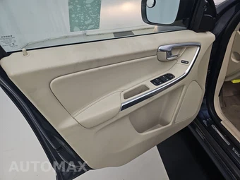 2015 Volvo XC60 T5 – miniatura 9