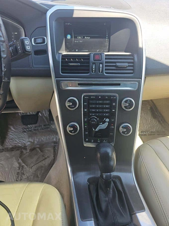 2015 Volvo XC60 T6 Platinum – miniatura 10