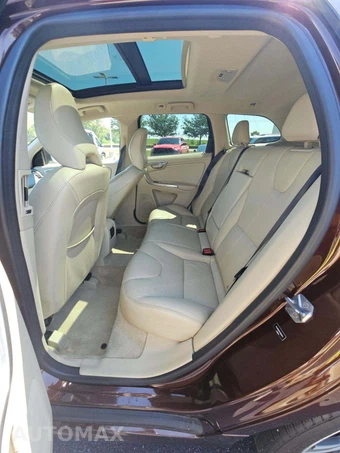 2015 Volvo XC60 T6 Platinum – miniatura 13