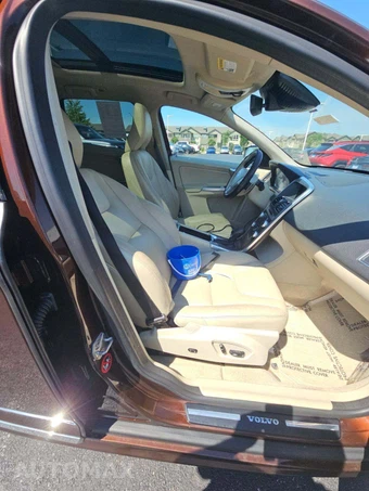2015 Volvo XC60 T6 Platinum – miniatura 18
