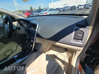 2015 Volvo XC60 T6 Platinum – miniatura 19