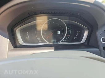 2015 Volvo XC60 T6 Platinum – miniatura 9