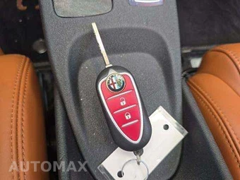 2016 Alfa Romeo 4C Spider Convertible - miniatura 8
