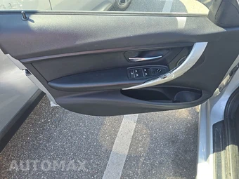 2016 BMW 3 Series Sedan 320i - miniatura 9