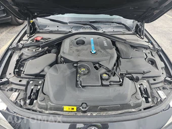 2016 BMW 3 Series Sedan – miniatura 15