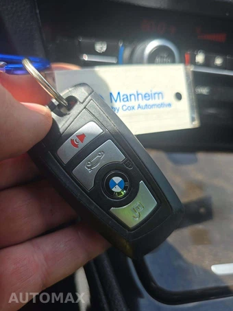 2016 BMW 5 Series Sedan 528i - miniatura 8
