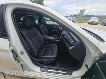 2016 BMW 5 Series Sedan 528i - miniatura 15