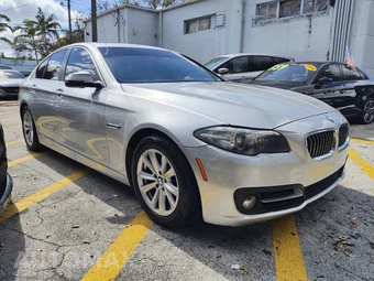 2016 BMW 5 Series Sedan 528i - miniatura 12