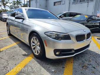 2016 BMW 5 Series Sedan 528i - miniatura 14