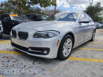 2016 BMW 5 Series Sedan 528i - miniatura 2