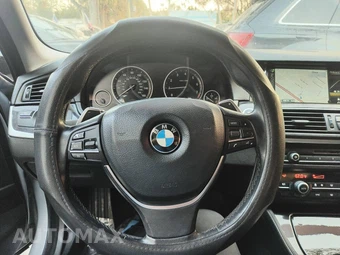 2016 BMW 5 Series Sedan 528i - miniatura 39