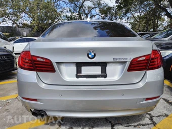 2016 BMW 5 Series Sedan 528i - miniatura 9