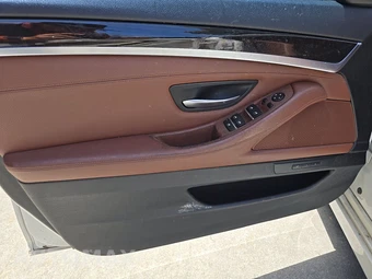 2016 BMW 5 Series Sedan 528i - miniatura 9