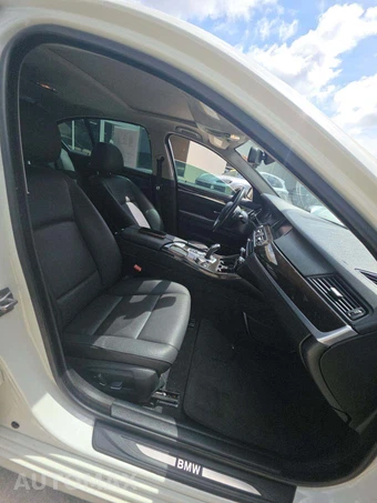 2016 BMW 5 Series Sedan 528i xDrive - miniatura 15