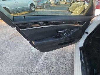2016 BMW 5 Series Sedan 528i xDrive - miniatura 9