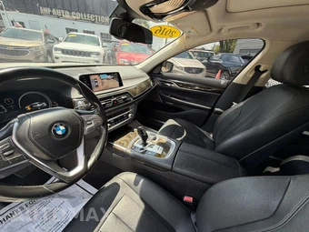 2016 BMW 7 Series Sedan 740i - miniatura 10