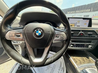 2016 BMW 7 Series Sedan 740i - miniatura 18